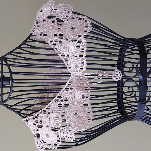 no name Accessories - NWOT, Hand-made crochet fancy colar